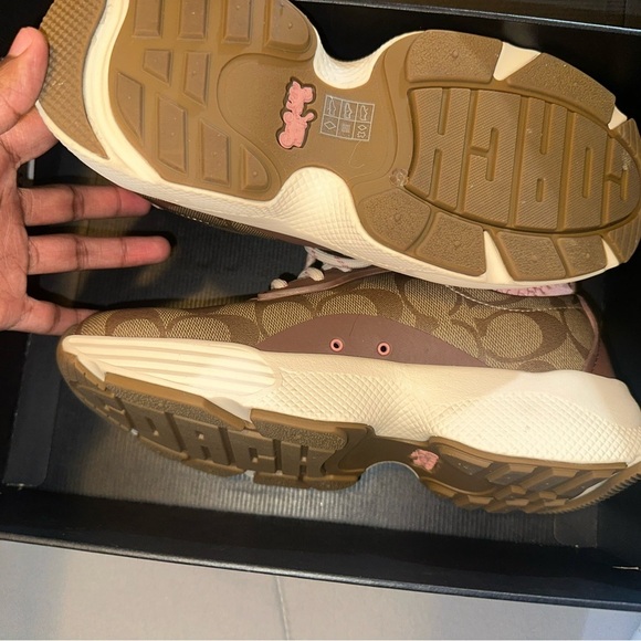 Coach Lowline 270 Signature Sneakers – Pink/Brown 🤎
SOLD OUT ONLINE - Picture 3 of 7